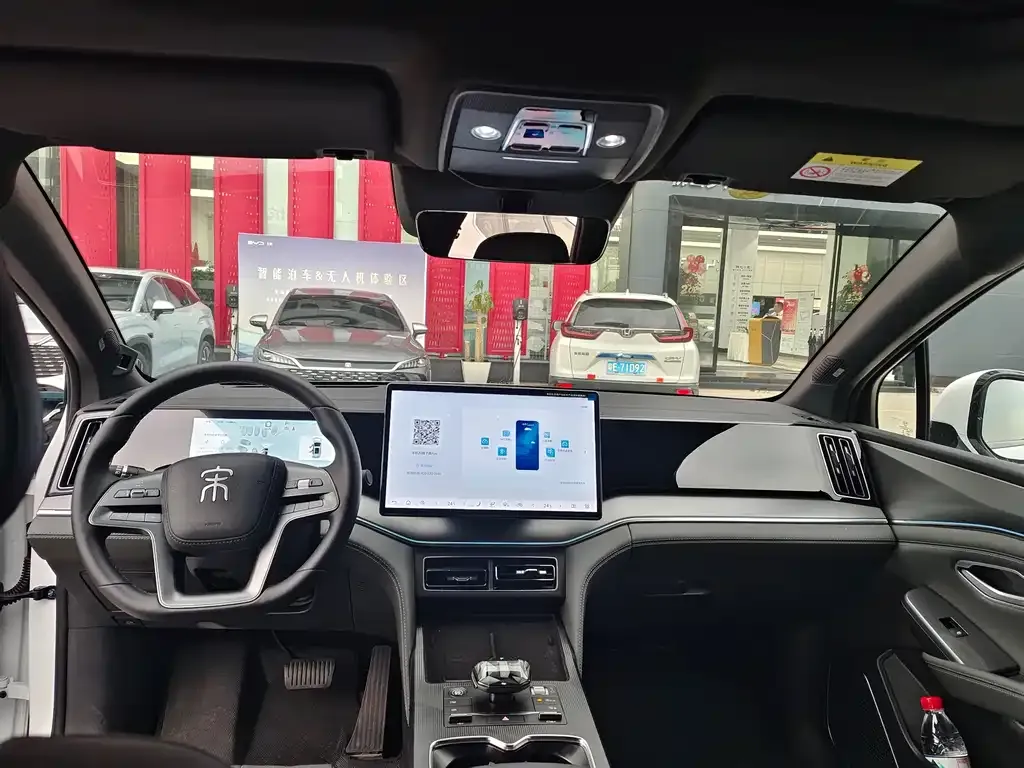BYD L DM-i — фото 9