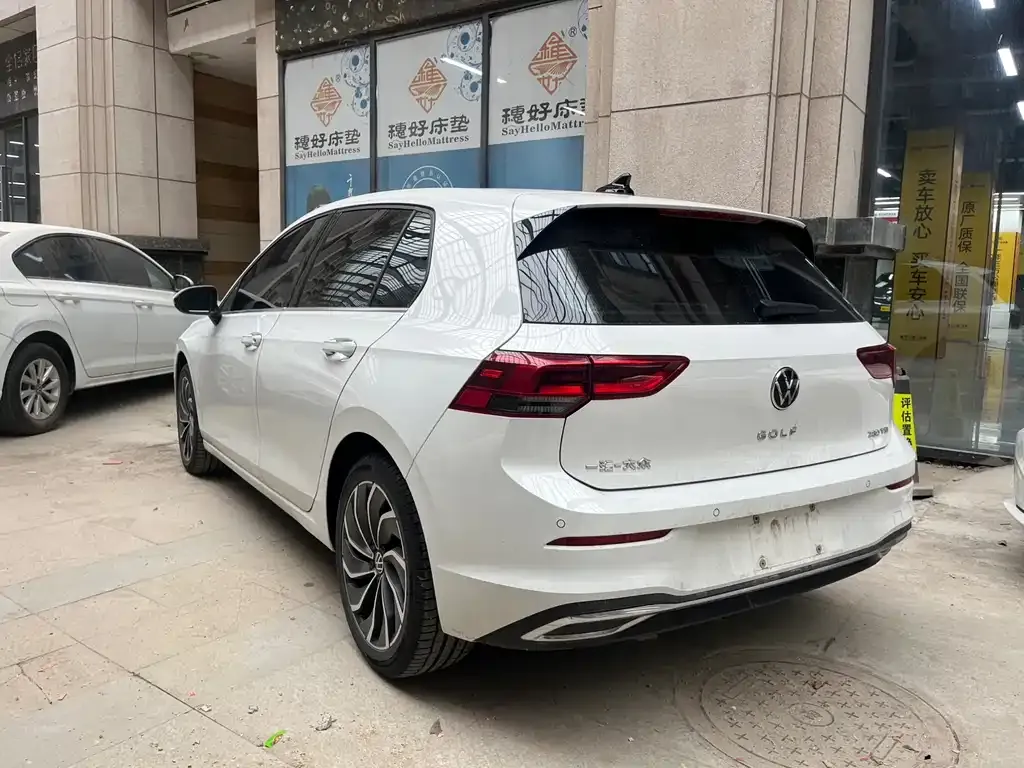 Volkswagen Golf 2023 из CN, фото 7