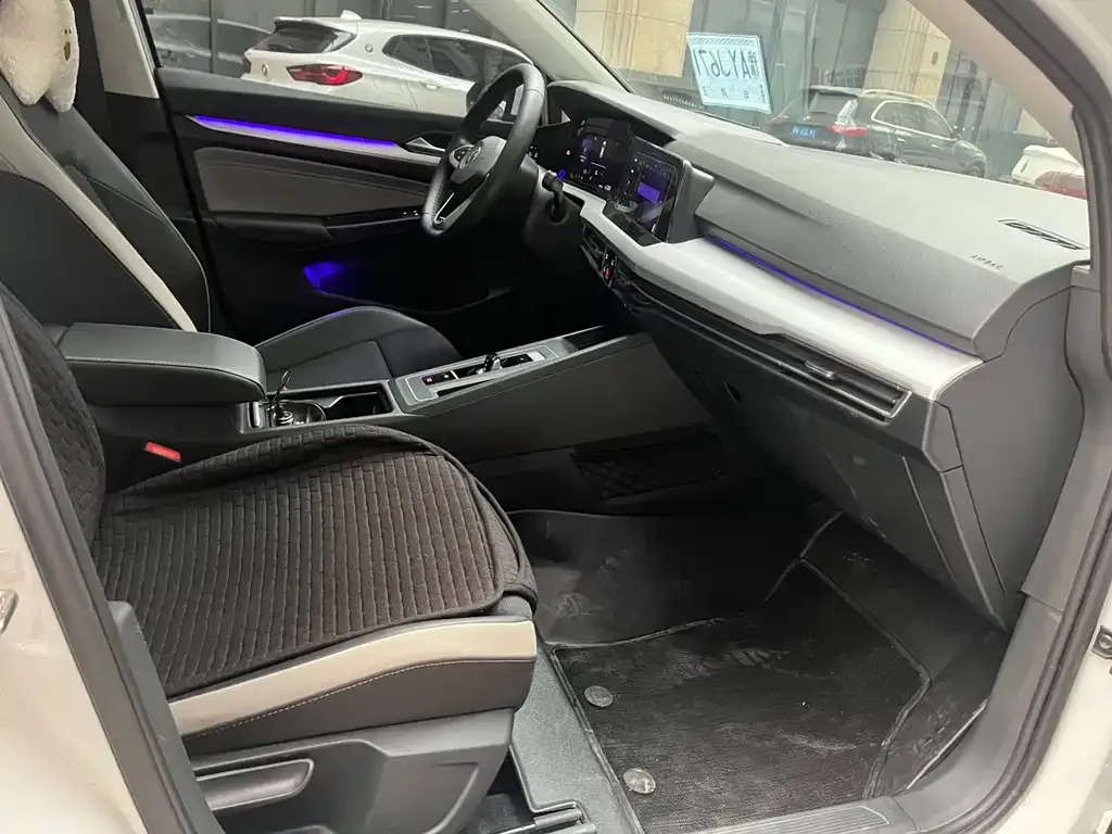 Volkswagen Golf 2023 из CN, фото 3