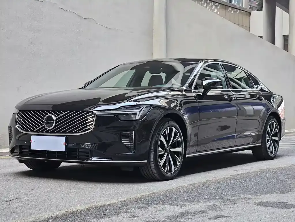 Volvo S90 — фото 1