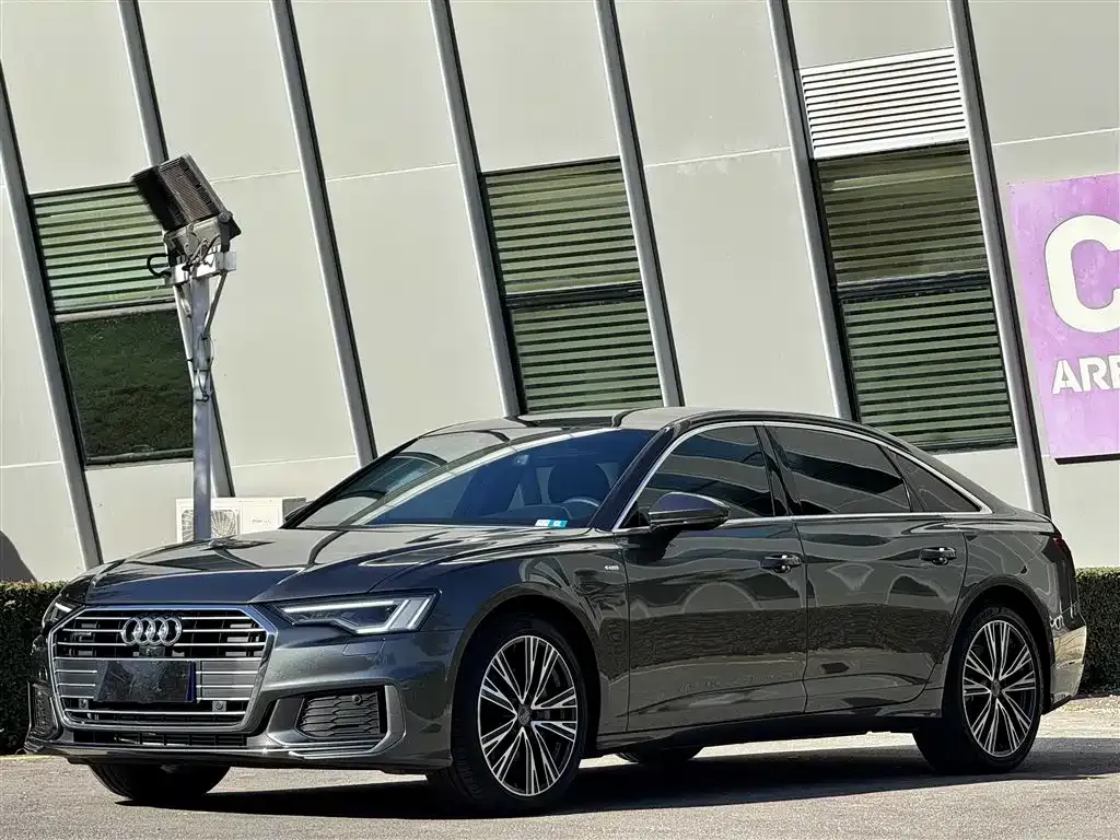 Audi A6L — фото 1