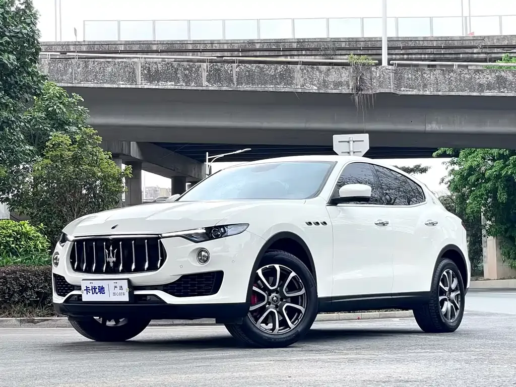 Maserati Levante — фото 1