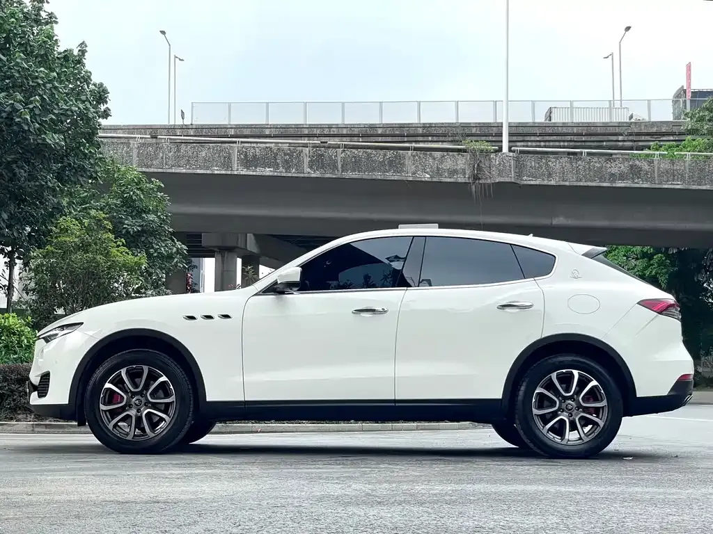 Maserati Levante — фото 5