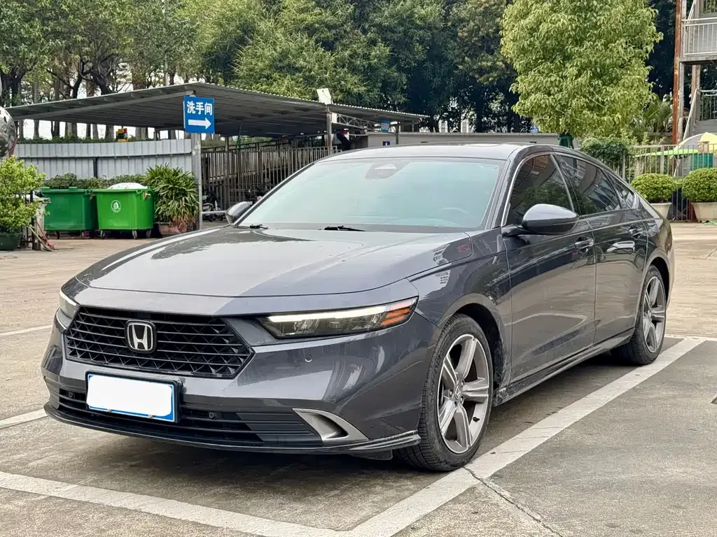 Honda Accord — фото 1