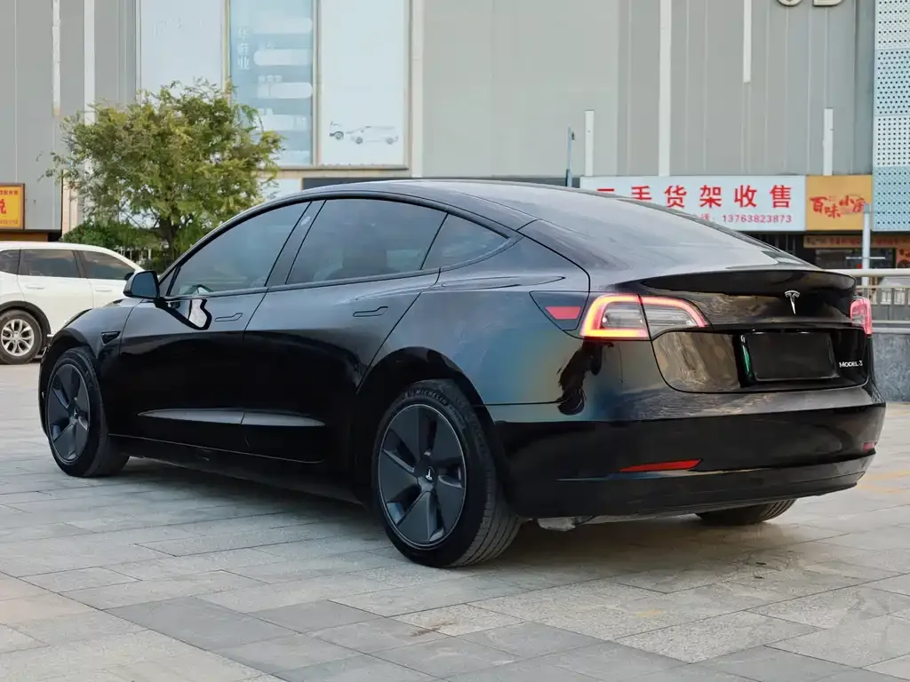 Tesla Model 3 — фото 5