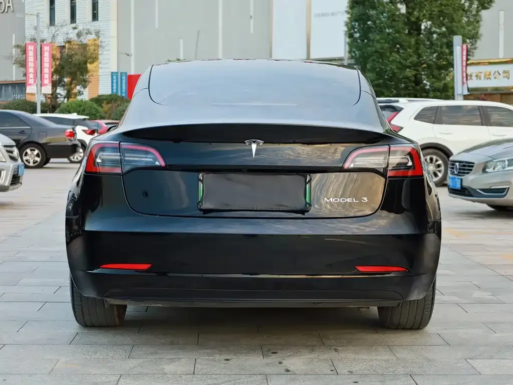 Tesla Model 3 — фото 7