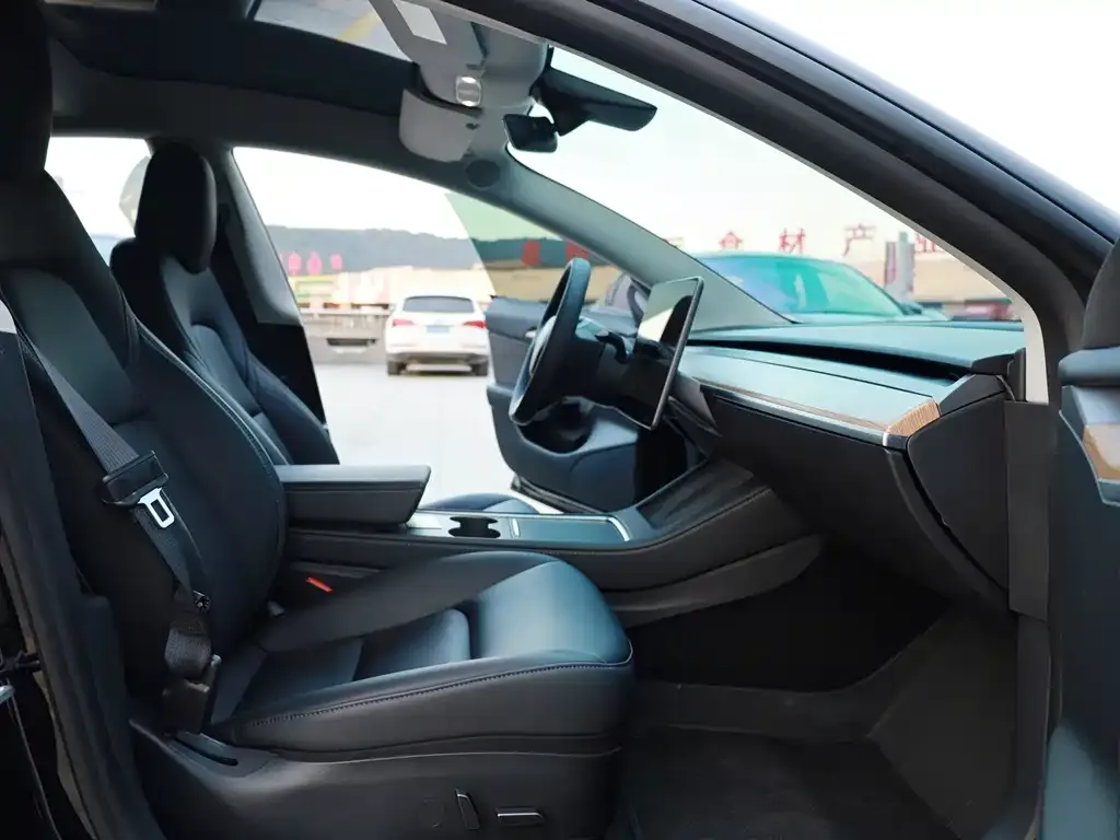 Tesla Model 3 — фото 3