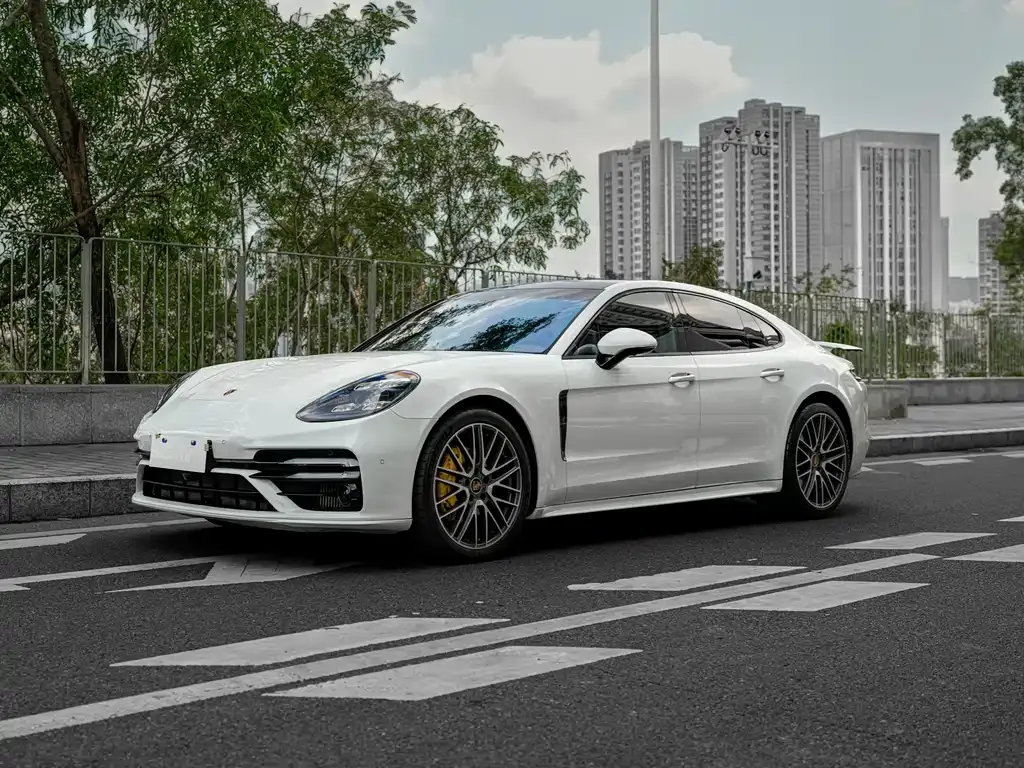 Porsche Panamera — фото 1