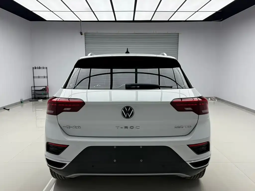 Volkswagen T-Roc — фото 6