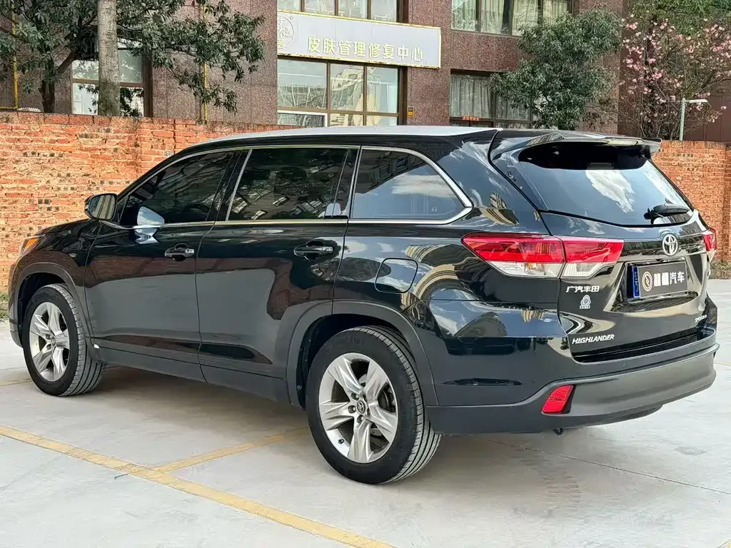 Toyota Highlander — фото 3