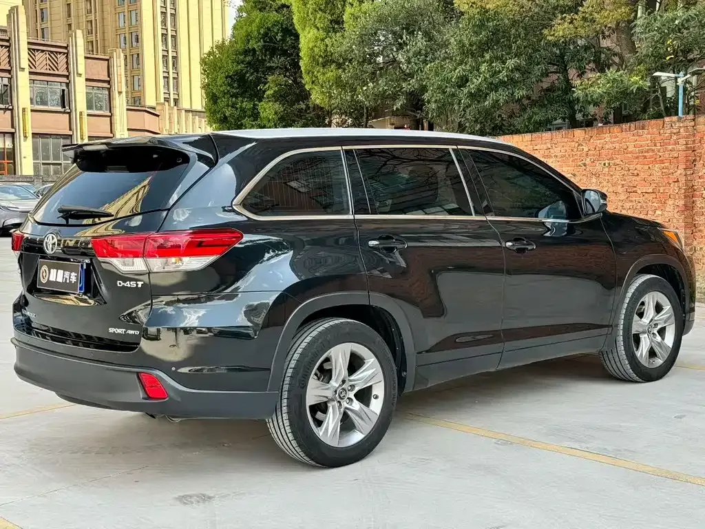 Toyota Highlander — фото 9