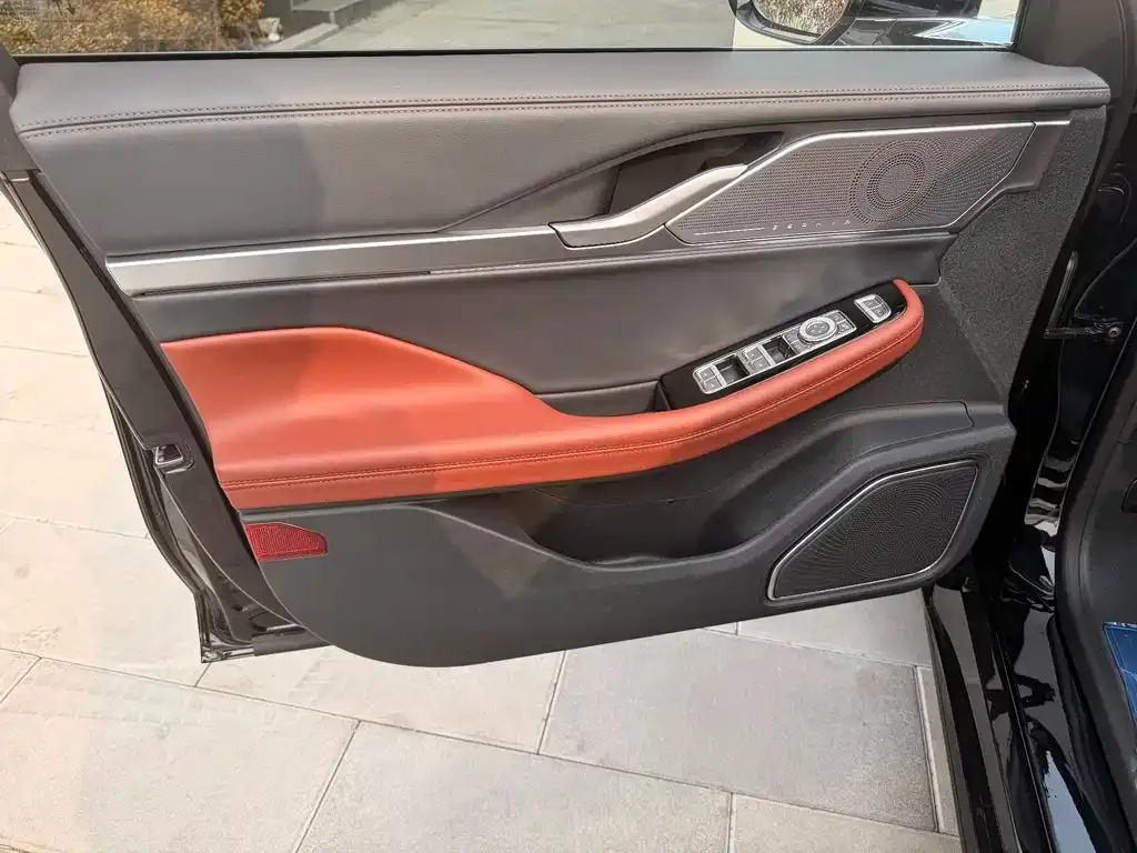 Lincoln Z 2025 из CN, фото 8