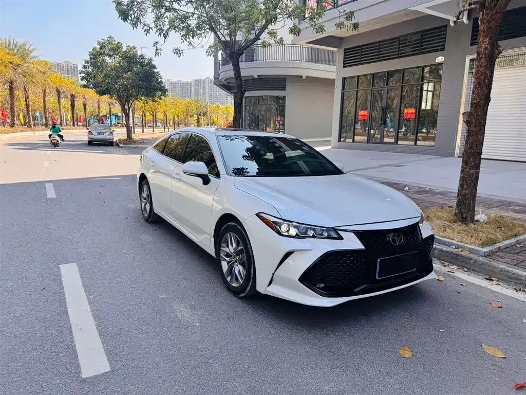 Toyota Avalon — фото 2