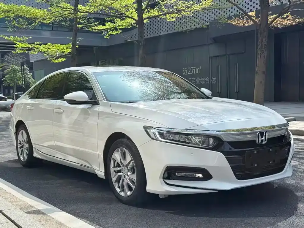 Honda Accord — фото 1