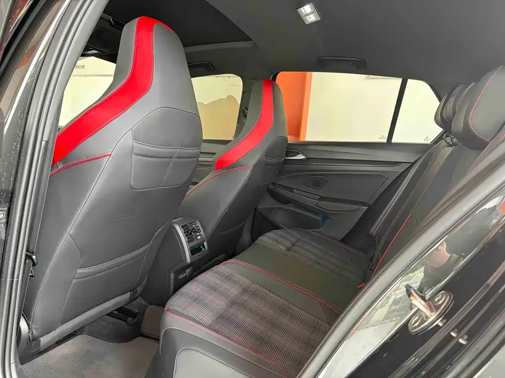 Volkswagen Golf GTI 2023 из CN, фото 8