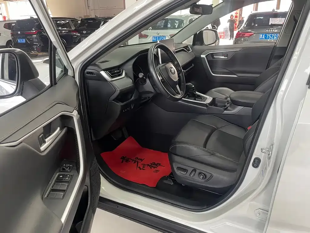 Toyota Wildlander 2023 из CN, фото 3
