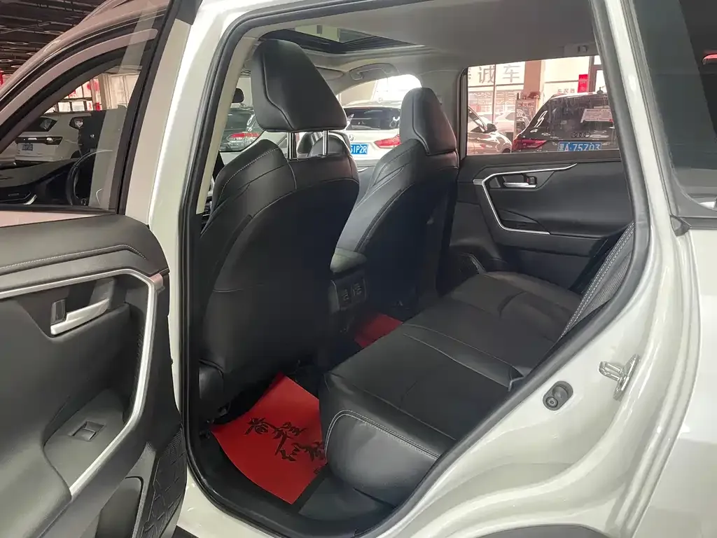 Toyota Wildlander 2023 из CN, фото 2