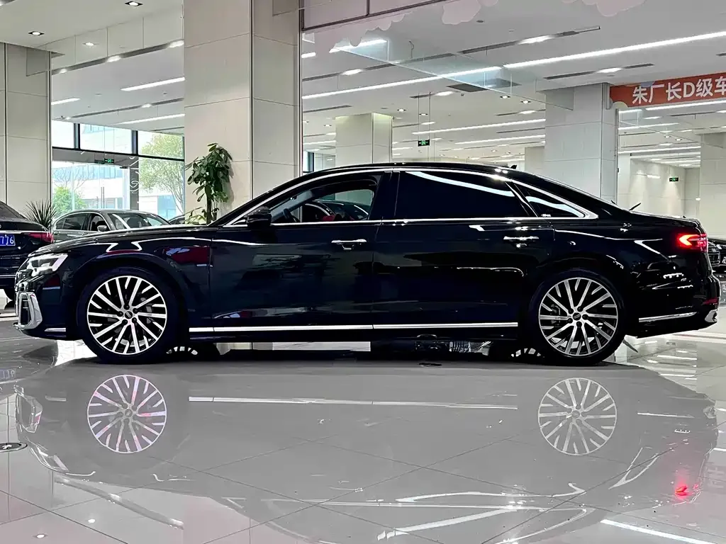 Audi A8 — фото 2
