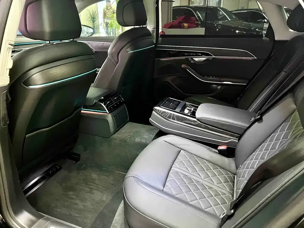 Audi A8 — фото 3