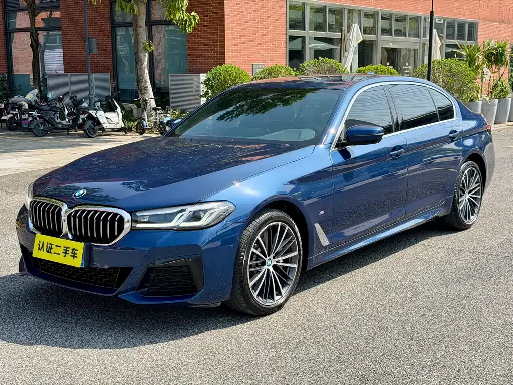 BMW 5 Series — фото 1