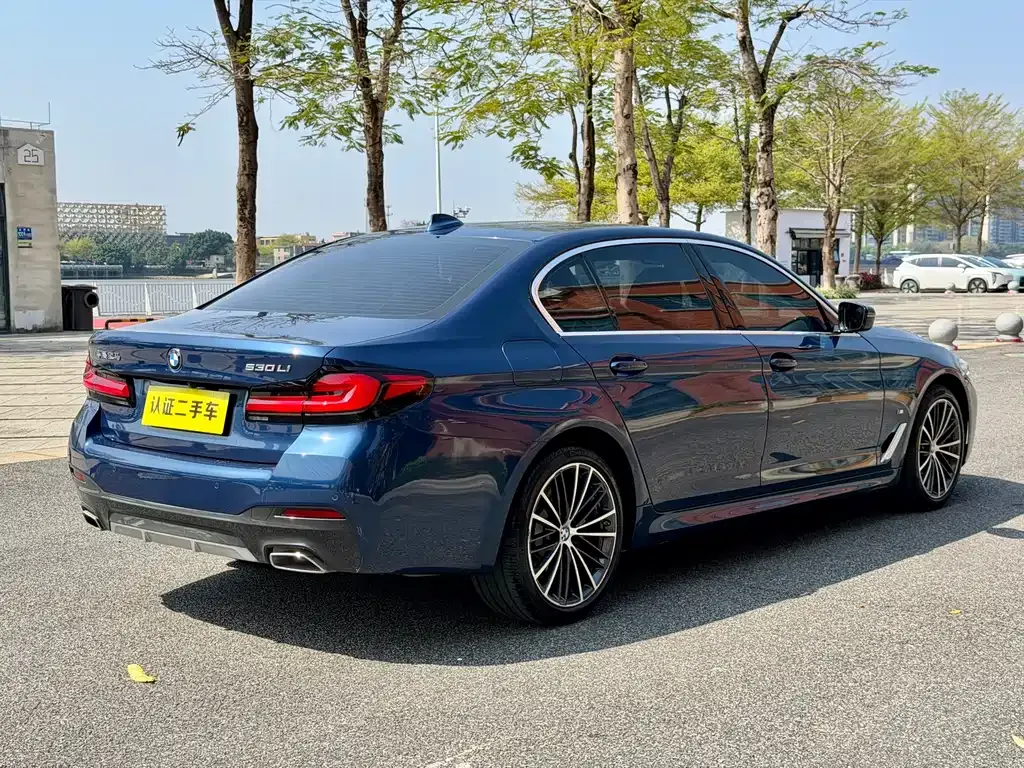 BMW 5 Series — фото 9