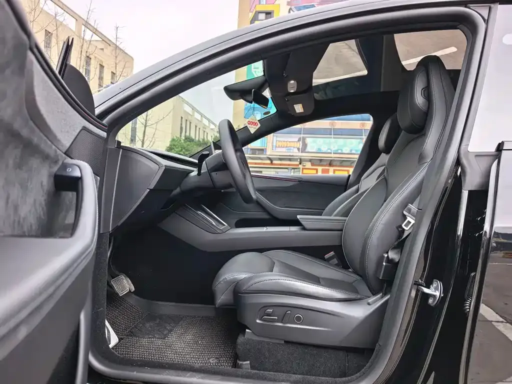 Tesla Model Y L — фото 4