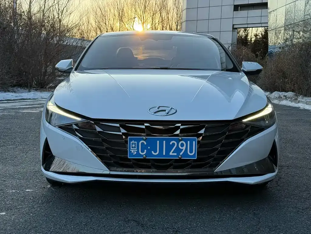 Hyundai Elantra — фото 8