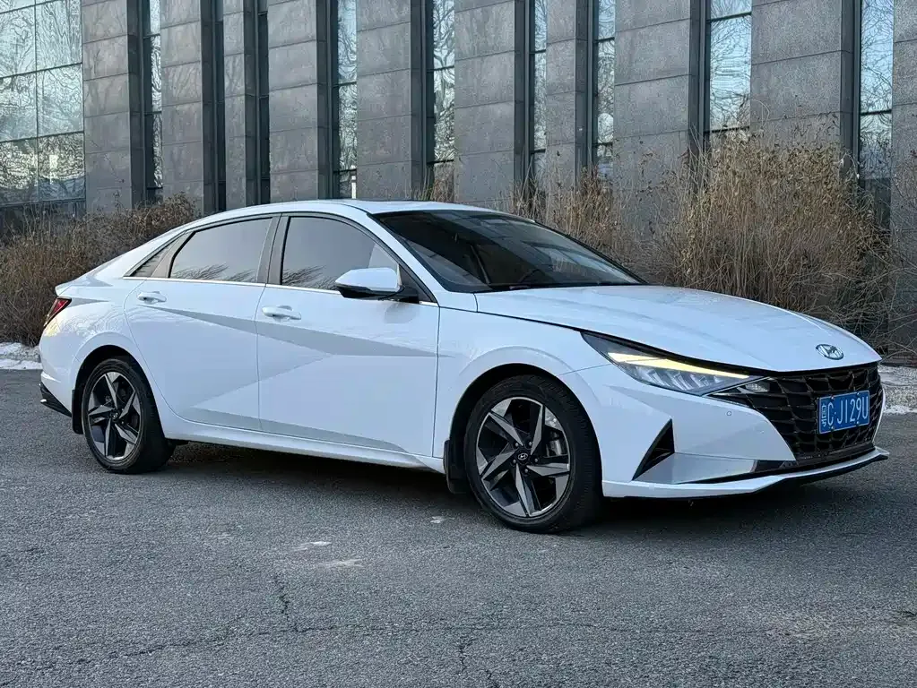 Hyundai Elantra — фото 10