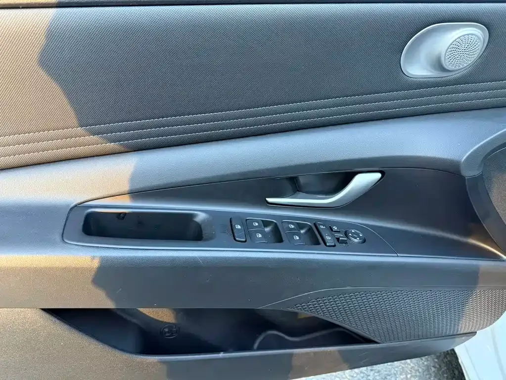 Hyundai Elantra — фото 9