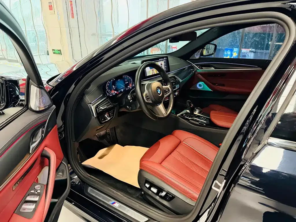 BMW 5 Series 2022 из CN, фото 4