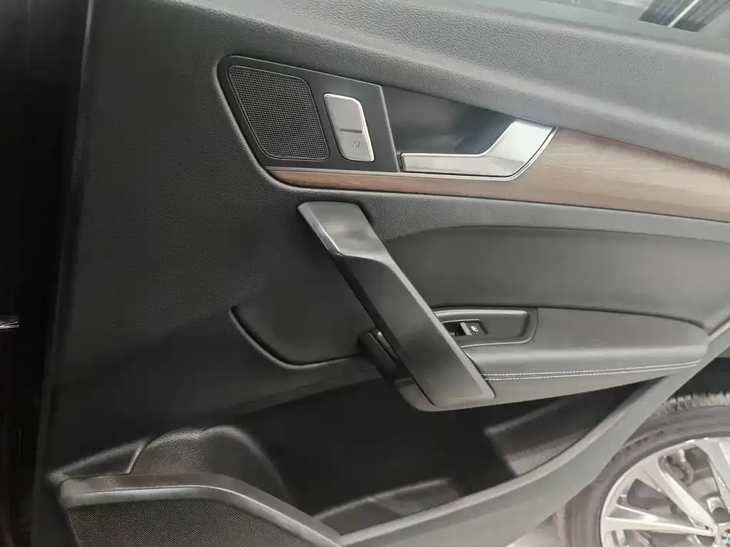 Audi Q5L 2021 из CN, фото 3
