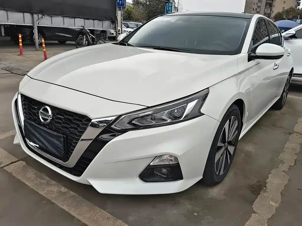 Nissan Teana — фото 1