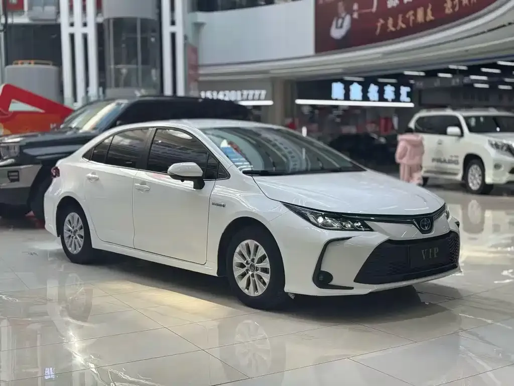 Toyota Corolla — фото 1