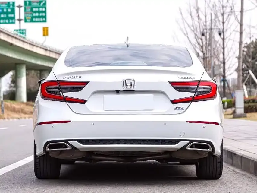 Honda Accord — фото 10