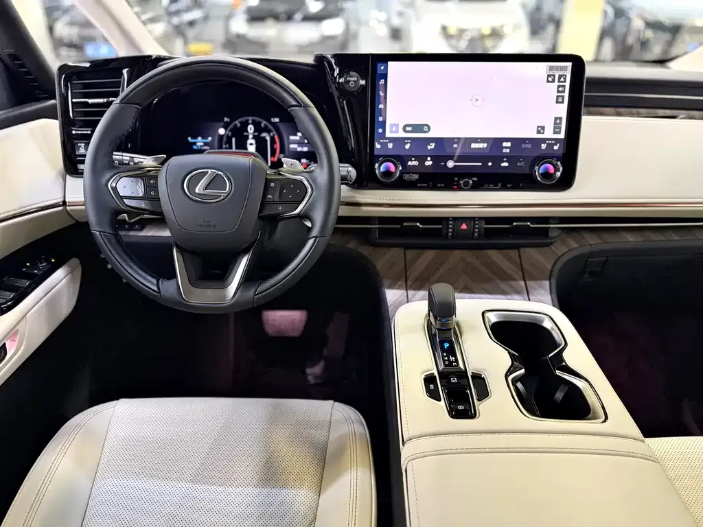 Lexus LM — фото 9