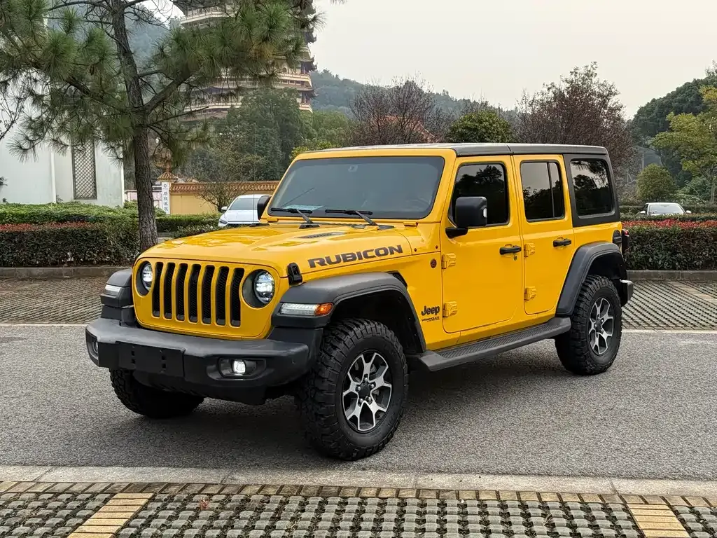 Jeep Wrangler — фото 1