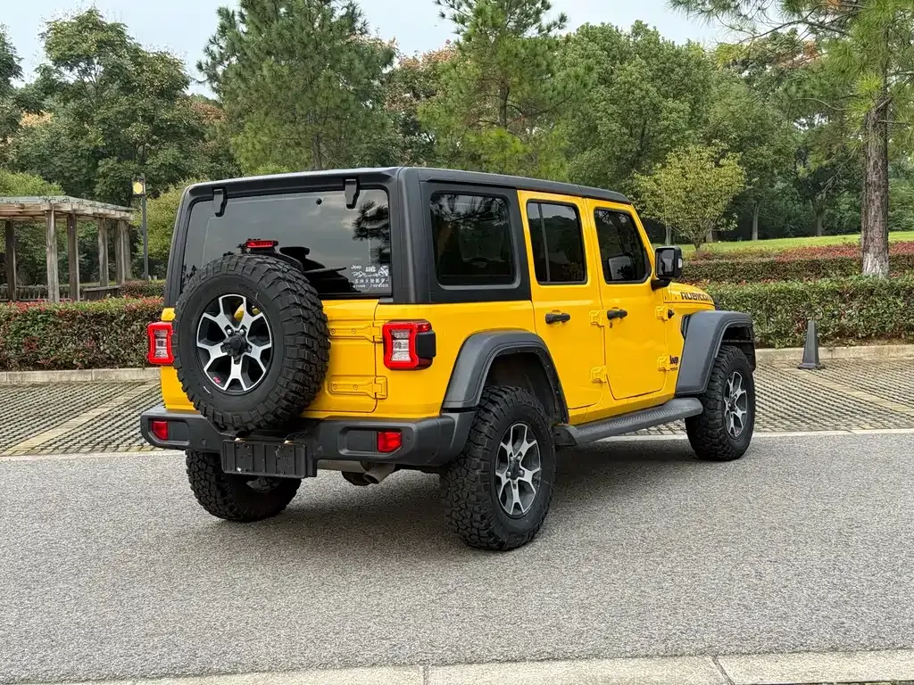 Jeep Wrangler — фото 7