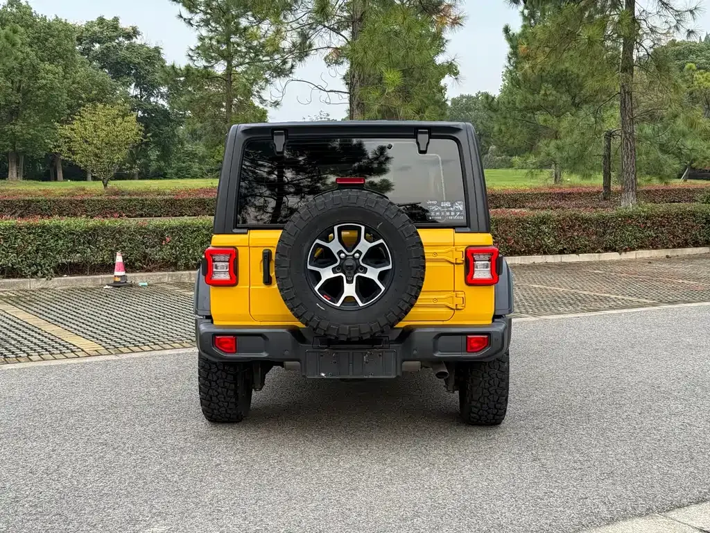 Jeep Wrangler — фото 8