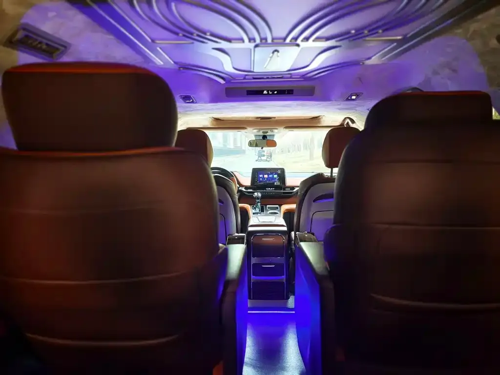 Toyota Sienna — фото 2