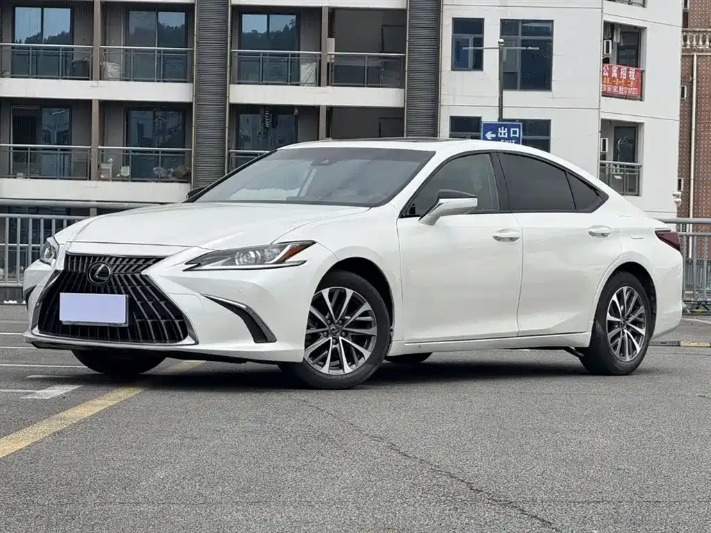 Lexus ES — фото 1
