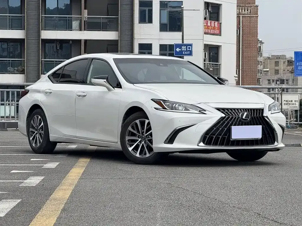 Lexus ES — фото 8