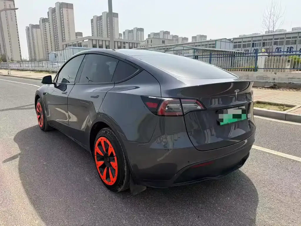 Tesla Model Y — фото 3
