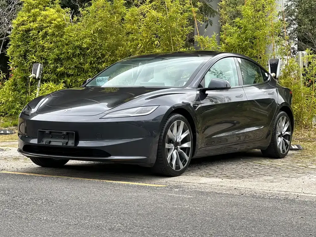 Tesla Model 3 — фото 1