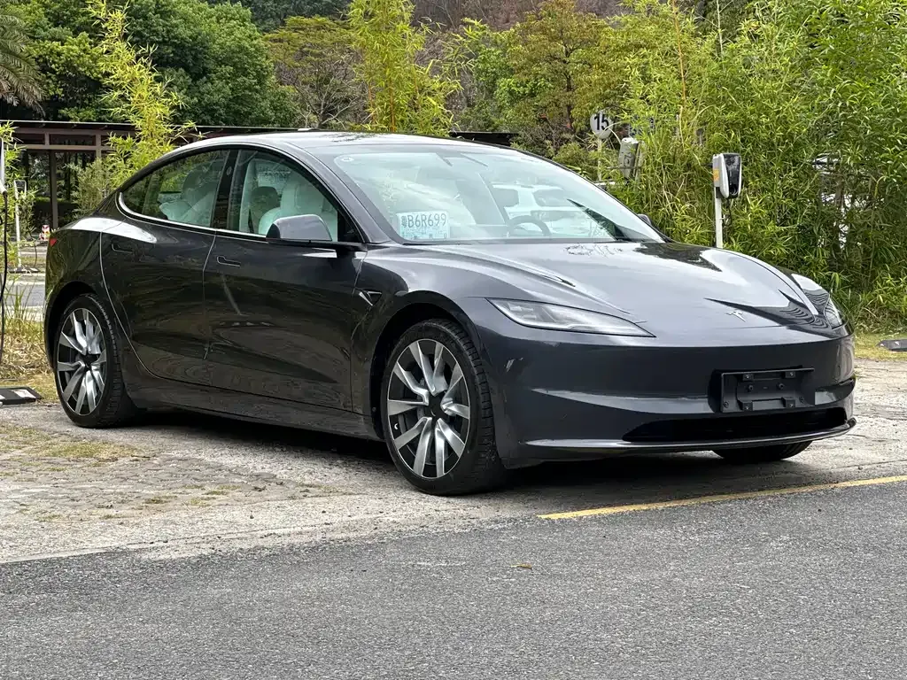 Tesla Model 3 — фото 9