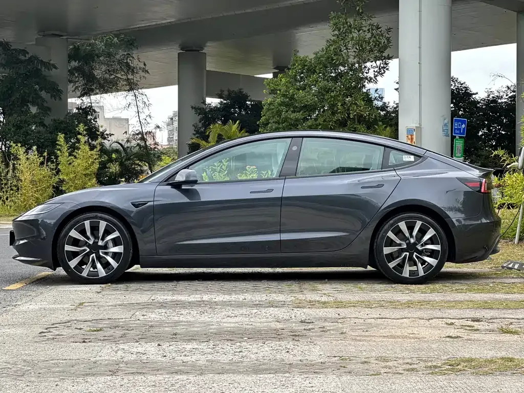 Tesla Model 3 — фото 8