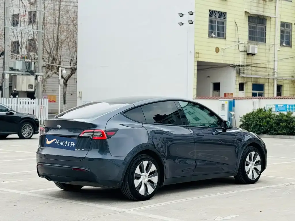 Tesla Model Y — фото 8