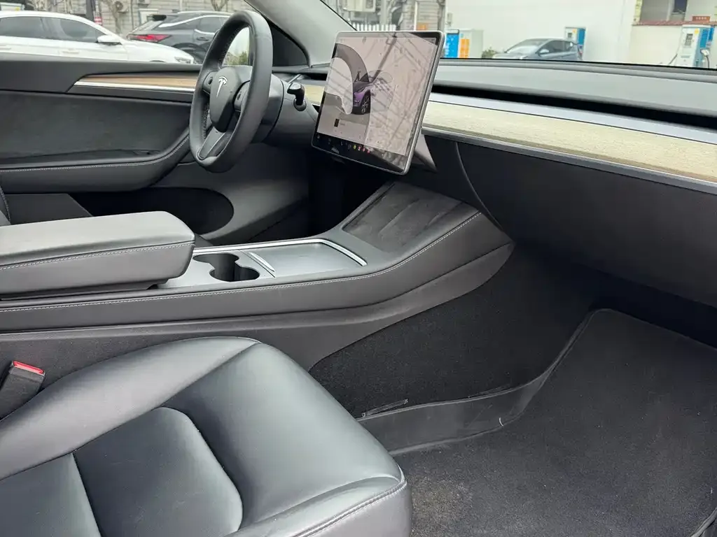 Tesla Model Y — фото 4