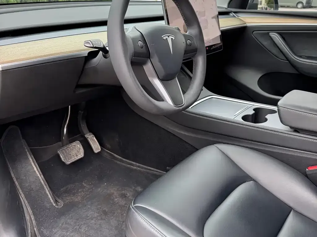 Tesla Model Y — фото 5