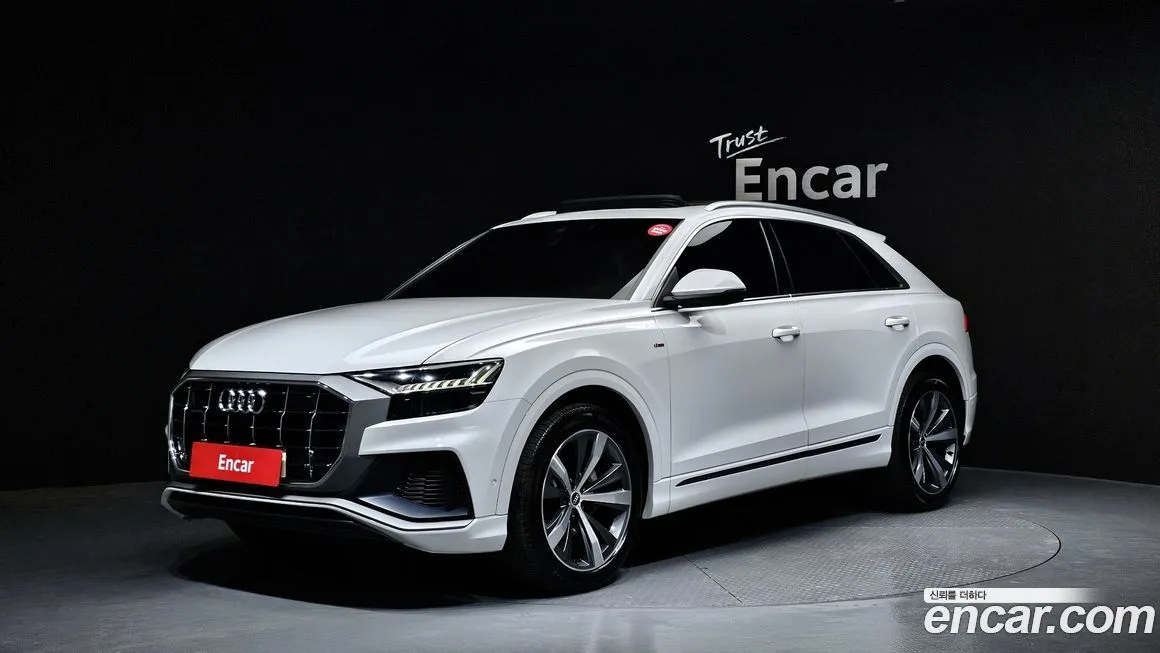 Audi Q8 — фото 1