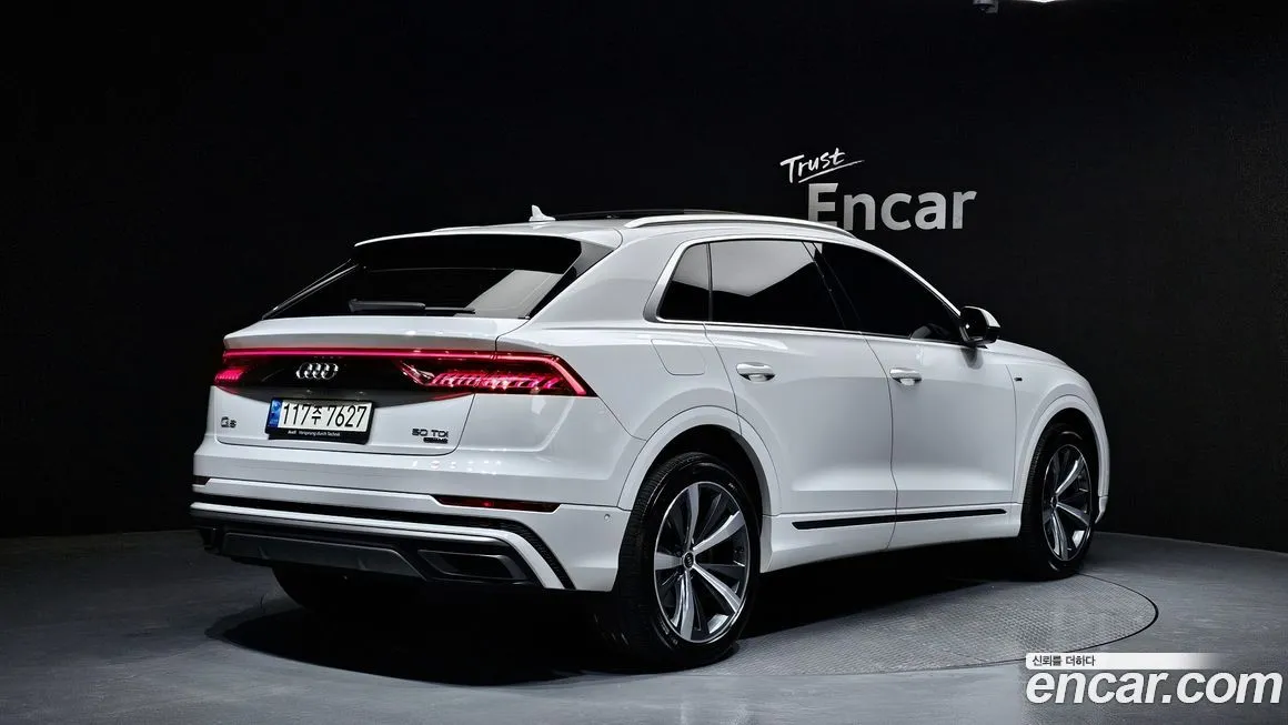Audi Q8 — фото 7